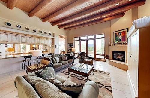 Santa Fe House | Mountain-View Magic