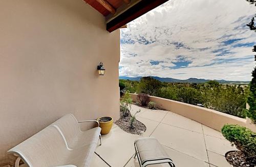 Santa Fe House | Mountain-View Magic