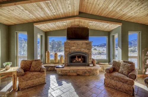 Del Norte House | Mountain Views Retreat