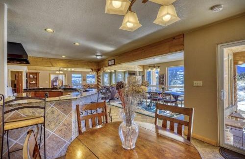 Del Norte House | Mountain Views Retreat