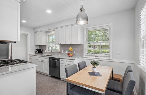 Richfield House | MSP/Mall of America/Pond View with garden oasis