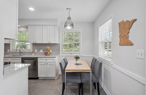 Richfield House | MSP/Mall of America/Pond View with garden oasis