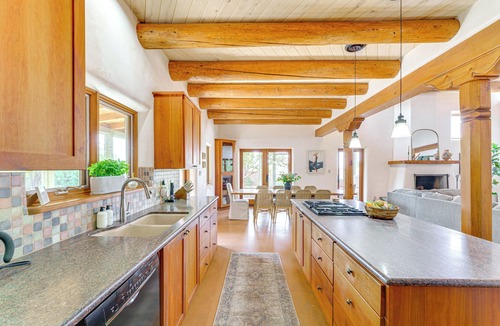 Taos House | Mtn-View Retreat w/Hot Tub in New Mexico!