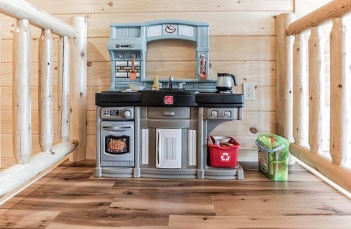 Harrietstown Cabin | MtnView+Hottub+Lg Outdoor Area