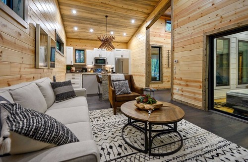 Pickens Cabin | Napa Valley Retreat in Hochatown/Broken Bow,OK