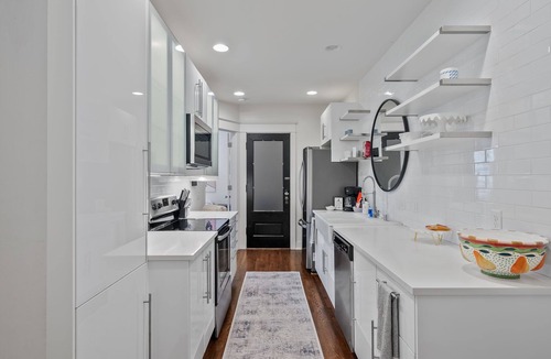 Union Park Apartment | Near campus, Xcel Center, Allianz Field, hospitals, king bed & free parking! 2