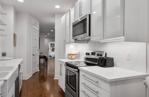 Union Park Apartment | Near campus, Xcel Center, Allianz Field, hospitals, king bed & free parking! 2