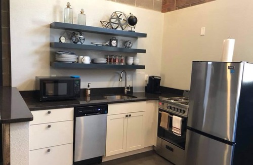 Sheridan Hotel | Nelson Inn - Unit 3: The Industrial