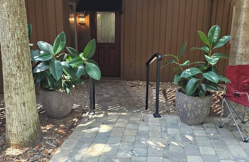 Hilton Head Island Apartment | NEW! 1 BD Apt~Beach Access~Clean~Great Location~Quiet & NICE! Great for Couples!