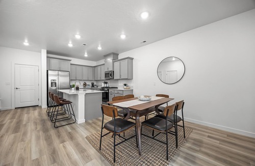Eagle House | NEW 2025 TOWNHOME IN EAGLE-GARAGE PARKING-1 KING-2 QUEENS-PROFESSIONALLY CLEANED