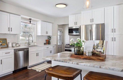 Richfield House | *NEW* 4 bd Contemporary Cozy Home central to the Twin Cities, MOA and Airport