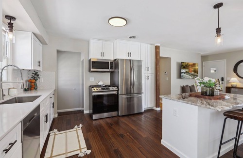 Richfield House | *NEW* 4 bd Contemporary Cozy Home central to the Twin Cities, MOA and Airport