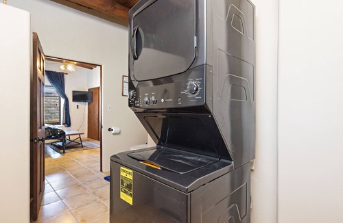 Canoncito House | NEW! Casita Roja Nestled in the Santa Fe Hills |15 min to Plaza - Dog ok!