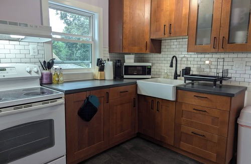 Audubon Park House | New Crib on the Block, a 90s pad! A respite for the weary time traveler.