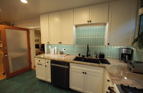 Fairview Park House | New Listing! Berkeley Retreat w/Chef’s Kitchen & Hot Tub