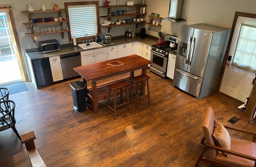 Schroon Lake Cabin | NEW Lodge, 5min to Schroon town ctr & beach, hiking, fishing, kayaking, boating