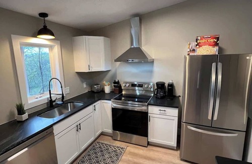 Savage House | New Renovated-4BR-King Beds in Savage/Home Theatre