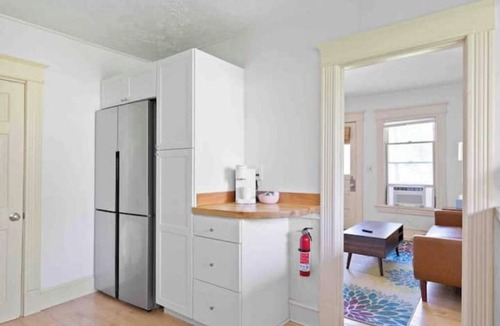 South End Apartment | New Renovation: parking & yard, hill section!nn