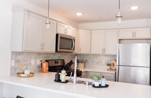 Northeast Minneapolis Arts District House | NEW! Retro Urban Retreat - 5 bd in Northeast Minneapolis with roof top deck