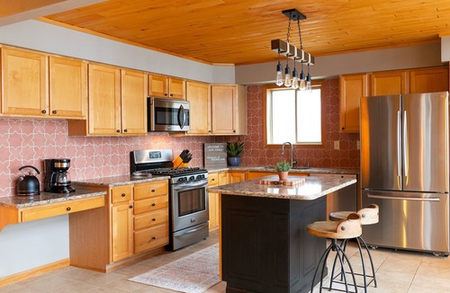Spooner House | NEW Spacious Lake Chalet+Hot Tub