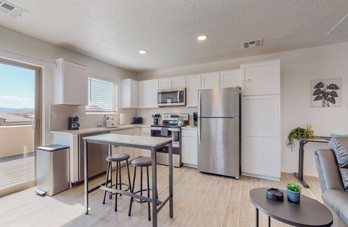 Mesa Del Sol Innovation Park Apartment | New Studio, Balcony w/views, Nexflix, Pooln