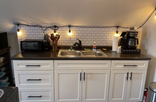 St. Albans Apartment | New Stylish, Cozy 2nd Story Studio. PVT Deck & Entrance Close To Downtown & Lake