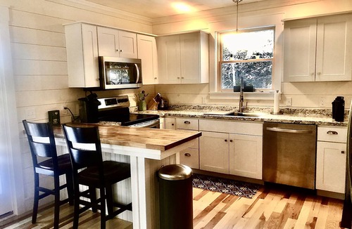 Eastern Vermont House | ✪New✪A modern farmhouse cottage near Stowe, VT!