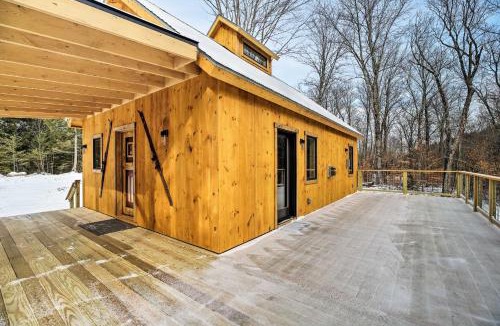 Morrisville House | Newly Built Cabin with Hot Tub - 16 Mi to Stowe Mtn!