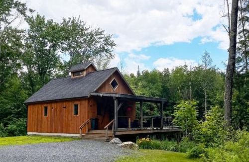 Morrisville House | Newly Built Cabin with Hot Tub - 16 Mi to Stowe Mtn!
