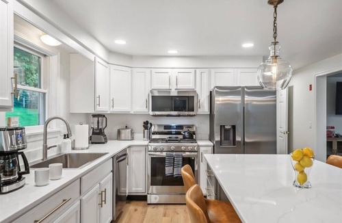 Stowe Village Historic District House | Newly Remodeled 5bed Walkable to Stowe Village