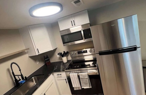 Savage House | Newly remodeled MIL Suite-Long&short term ok