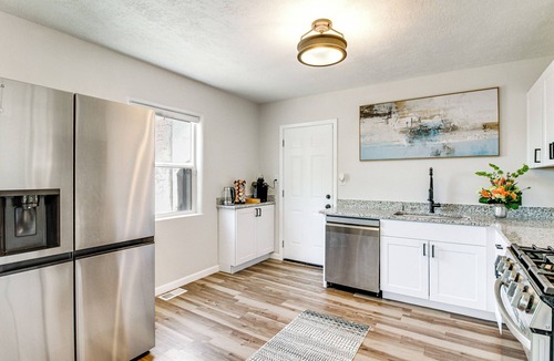 Albuquerque House | Newly Renovated Albuquerque Retreat w/Pool Table