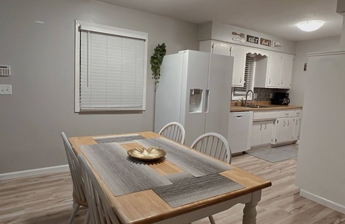 St. Paul House | Newly Renovated Home located in a quiet and safe neighborhood in Saint Paul, MN