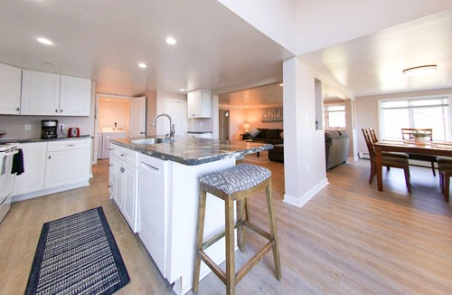 Plattsburgh House | Newly Renovated House on Lake Champlain - 4 BR!