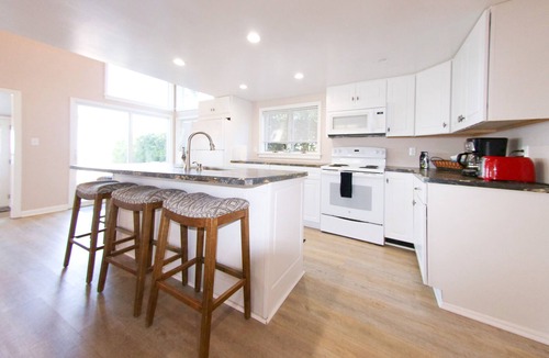 Plattsburgh House | Newly Renovated House on Lake Champlain - 4 BR!