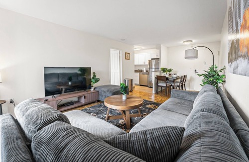 North Brookline Apartment | Nice 2bd/1.5ba Next to BU 1983