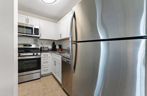 North Brookline Apartment | Nice 2bd/1.5ba Next to BU 1983