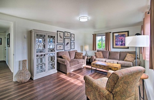 North Bend House | North Bend Home w/Cornhole Court & Putting Green