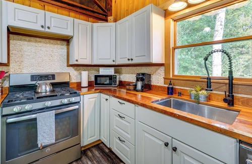 North Haverhill Cabin | North Haverhill Cabin w/ Fire Pit & Grill!