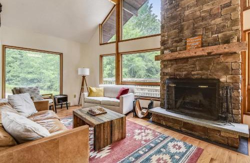 West Bridgewater House | Northeast Passage Chalet