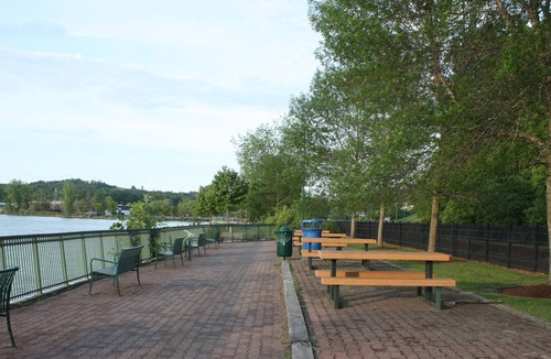 Newport Boat Rental | Northern Exposure Romantic Cabin Boat Stay