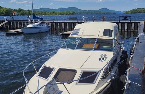 Newport Boat Rental | Northern Exposure Romantic Cabin Boat Stay