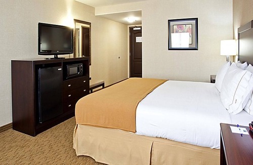 Eagan House | Norwood Inn Eagan - Luxury 1 King Jacuzzi with Sofa Bed Oversized Ns