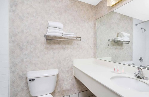 La Crosse Hotel | Norwood Inn & Suites La Crosse