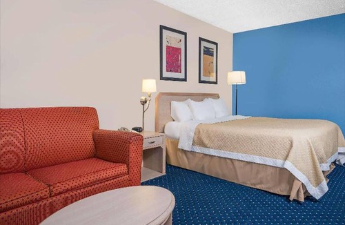 La Crosse Hotel | Norwood Inn & Suites La Crosse