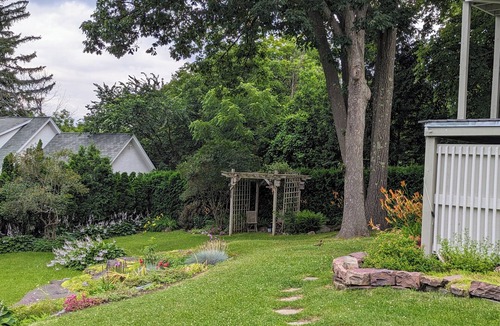South End House | Oasis in the Hill: 3 Story Home w/Yoga room & Panoramic Lake & Mountain Views