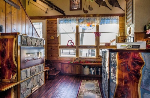 Rice Lake Cabin | Observe nature in Room 9 - Audubon's Ducks - Curriers Lakeview Lodge