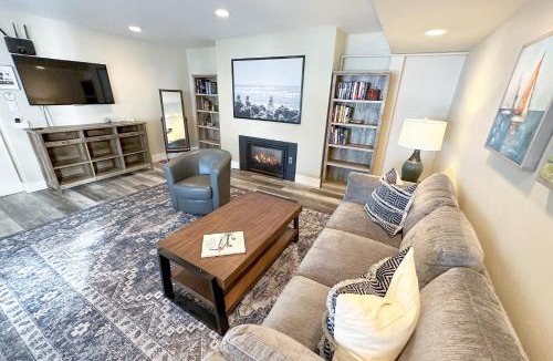 Yachats Apartment | Ocean Front, Sunset at Oregon House, Stairs to the Beach!
