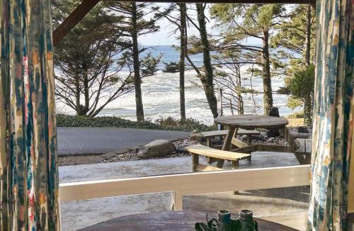 Yachats Apartment | Ocean Front, Sunset at Oregon House, Stairs to the Beach!