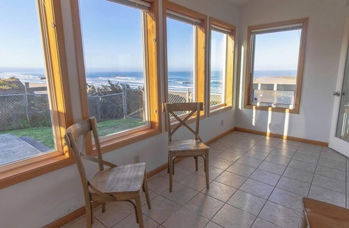 Bandon House | Oceanfront Private Beach Access Spectacular Views!